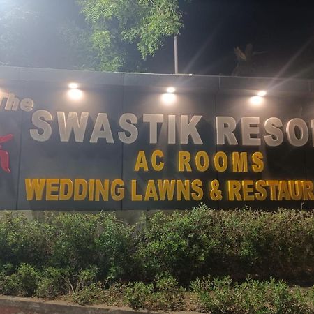 The Swastik Hotel & Resorts And Garden Вріндаван Екстер'єр фото